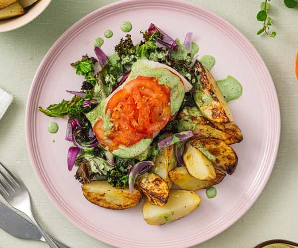 Ovnsbakt lyrfilèt med tomat, stekte poteter og spinatsaus