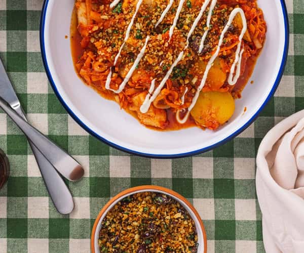 Lyrfilet i hjemmelaget tomatsaus med poteter, oliventopping og aioli