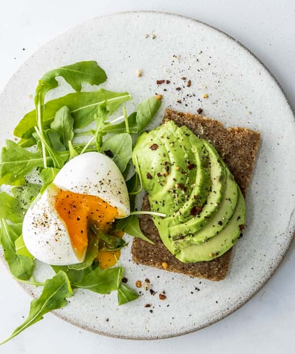 Rugbrød med egg og avokado - 220 kcal