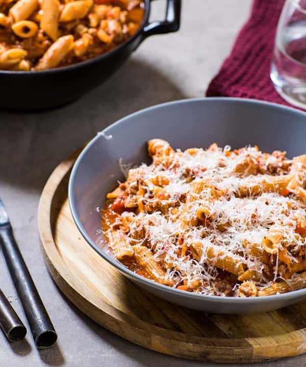 One pot-pasta av kjøttsaus og grønnsaker