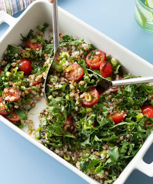 Byggsalat med grønnkål og hoisindressing