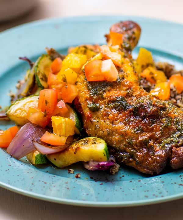 Appelsinbakt kyllinglår med quinoa og pannestekt squash