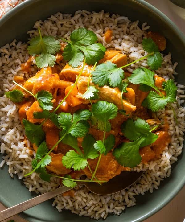 Kyllingcurry med paprika, kokos og fullkornsris