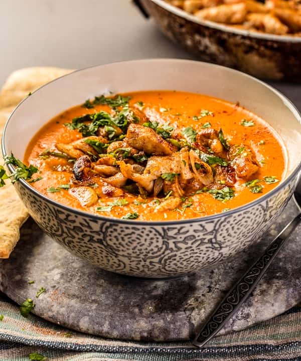 Hjemmelaget søtpotetsuppe med kylling og nøtter