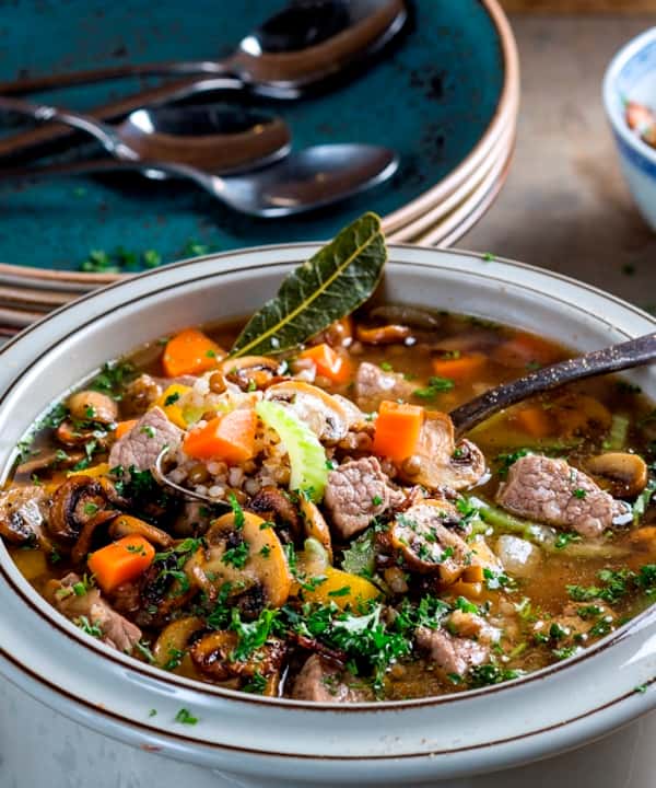 Kjøttsuppe med byggryn