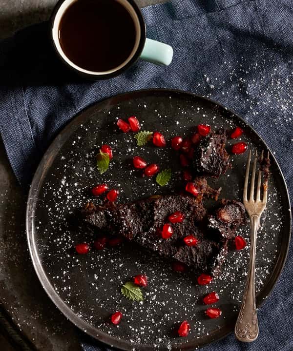 Brownie med søtpotet og dadler