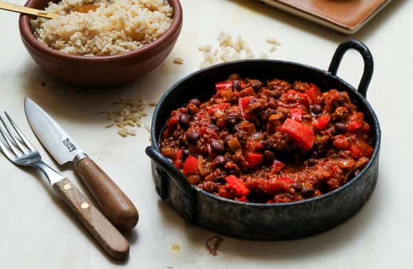 Chili con carne med sorte bønner, paprika og fullkornsris (duplicate)