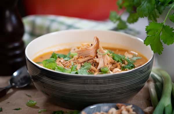 Søtpotetsuppe med pulled chicken og vårløk