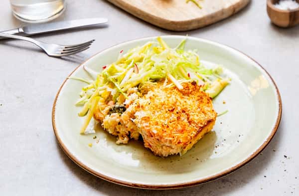 Laksegrateng og råkostsalat med eple