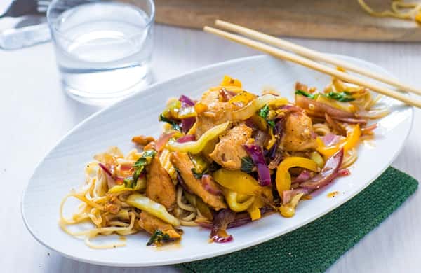 Chop suey med svinekam, pak choy og mais