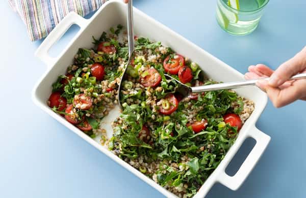 Byggsalat med grønnkål og hoisindressing