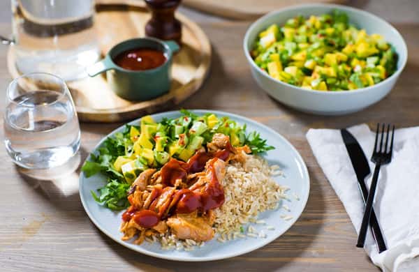 Pulled kyllinglår med mangosalsa og ris