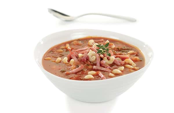 Tomatsuppe med skinke og pasta