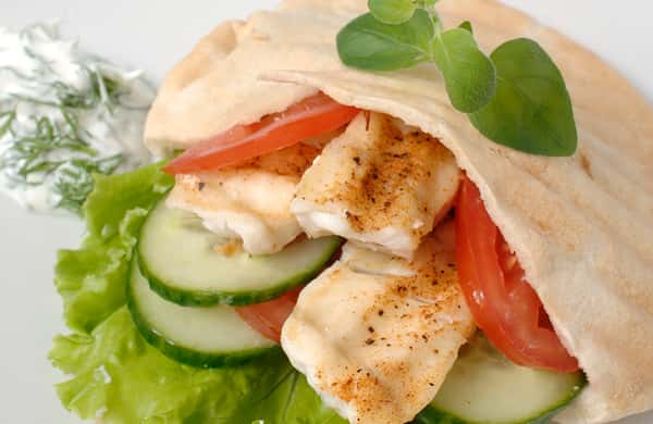 Grillet fisk i pita