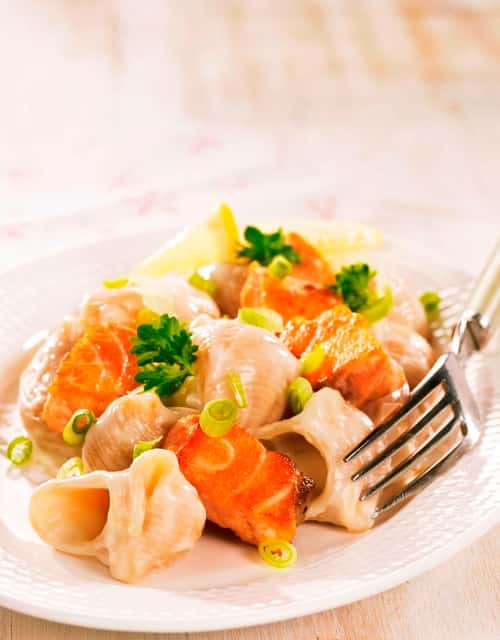 Pasta med laks i sitronsaus