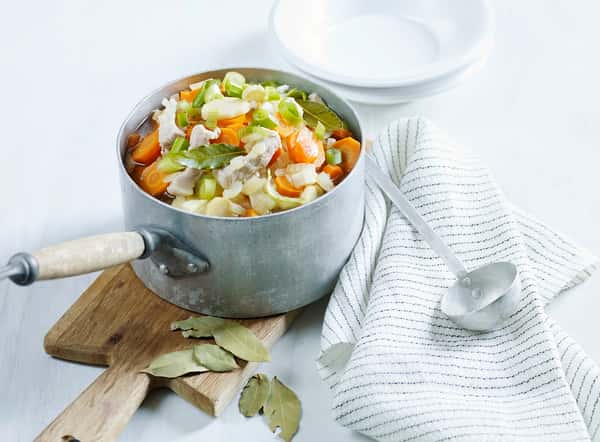 Grønnsaksuppe med svinekjøtt