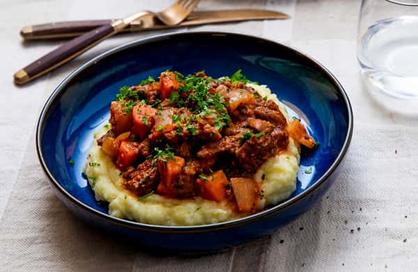 Gresk stifado med fårefilet og potetmos