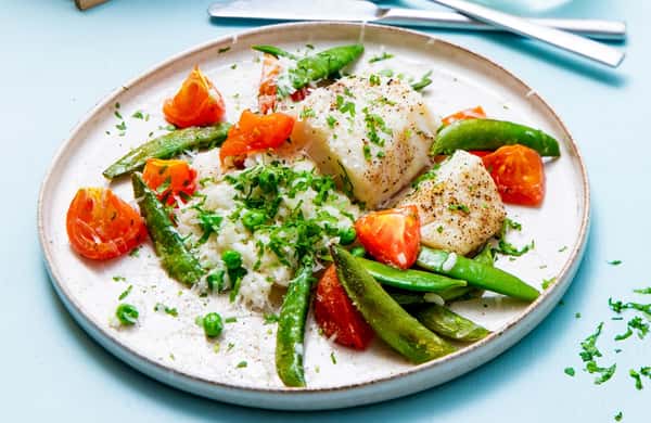 Lettsaltet torsk med erterisotto og tomater