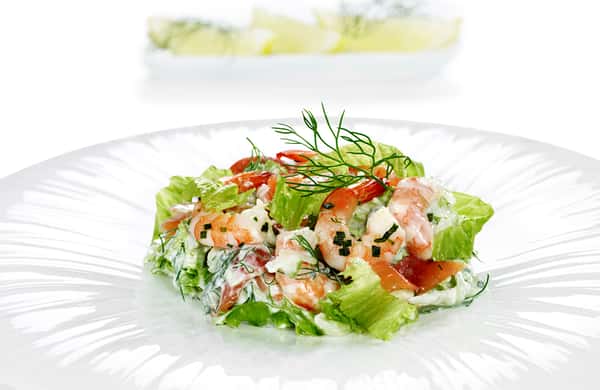 Laks og rekesalat med epler