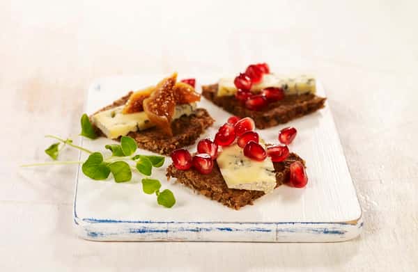 Rugbrød med blåmuggost