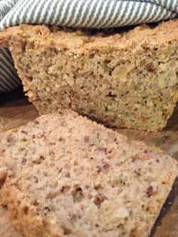 Glutenfritt brød med smak av eple og rosmarin