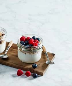 4-korn med yoghurt og bær