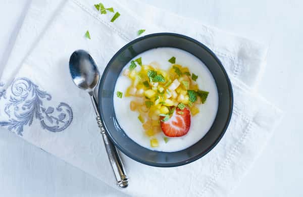 Yoghurt med honning og frukt