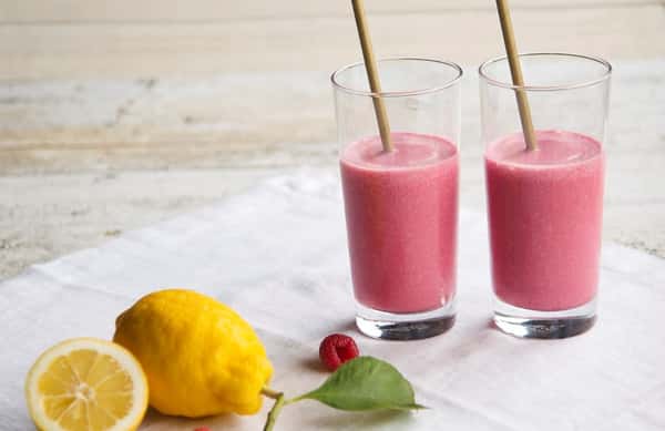 Duggfrisk bringebærshake med kokosmelk
