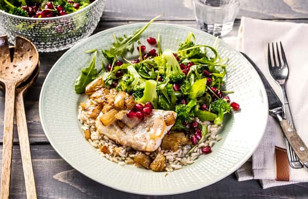 Torsk med lun brokkoli- og granateplesalat