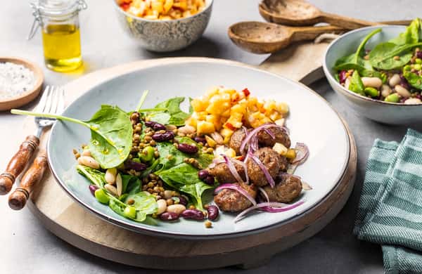 Kjøttboller med bønnesalat, eple- og nektarinsalsa