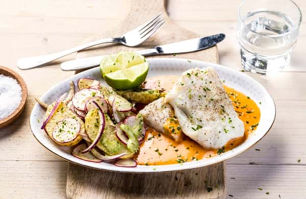 Lyr med potetsalat og lettkremet paprikasaus