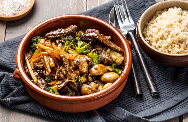 Wok med strimlet oksekjøtt