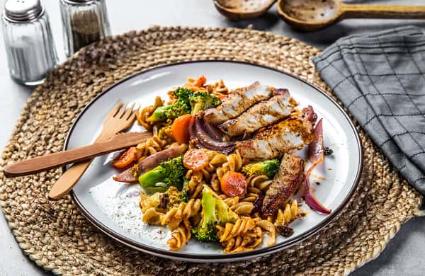 Koteletter med pasta og tomatpesto
