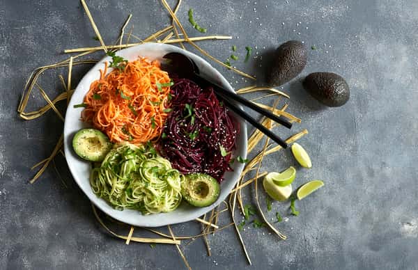 Spiraliserte grønnsaker med MagerOst Jalapeño og avokado