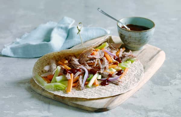 Pulled pork med sprø grønnsaker i lefse